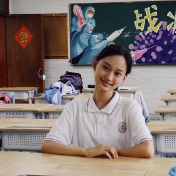  特别|北电第一的夏梦有多牛？还未出道就被王京花签下，以后前途无量