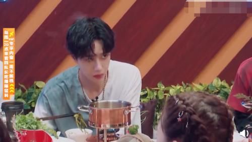  街舞|王嘉尔王一博因“香菜”登热搜，《街舞3》的“饭局”颇为尴尬