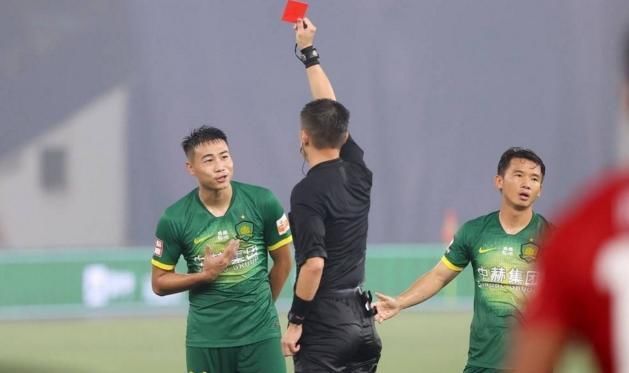  禁赛|禁赛3-5场？曝国安国脚被定性暴力行为，头顶对手染红首秀就惹祸