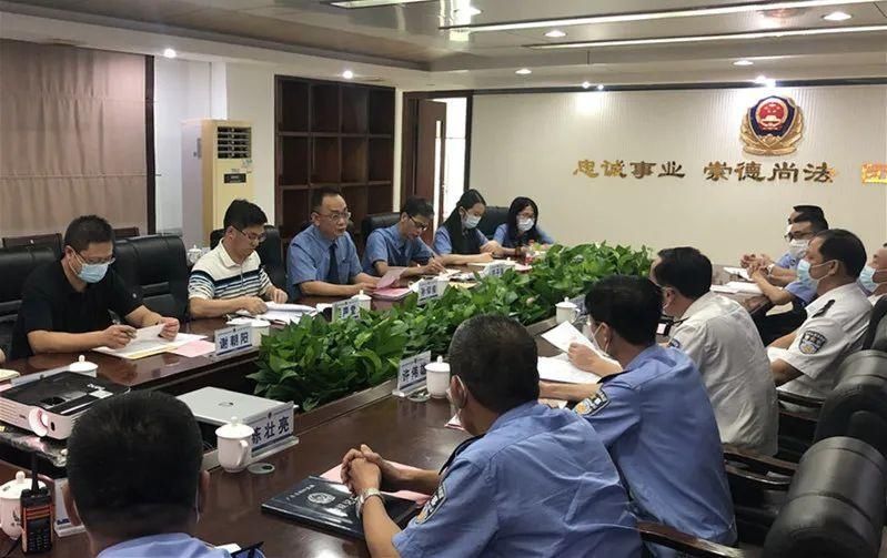 交叉|节前,交叉巡回检察组一行来到了揭阳监狱