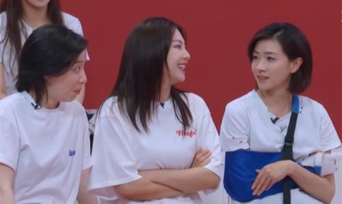 丹妮|《浪姐》李斯丹妮为何成为团宠?她和郁可唯同台的动作温暖人心