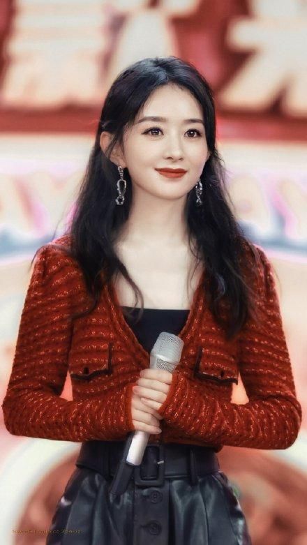 直呼|赵丽颖节目花絮曝光,歪头比心超甜美,网友直呼姐姐“鲨”我