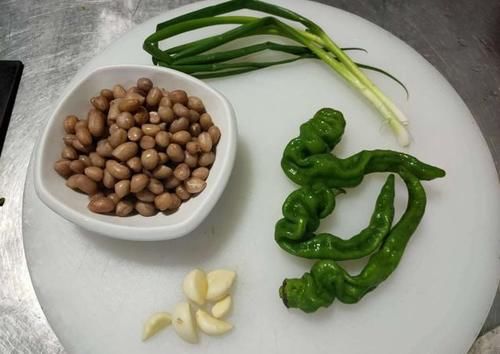  大众|20多年老厨师教花生米新做法，大众喜欢的下饭菜，天天吃都不腻