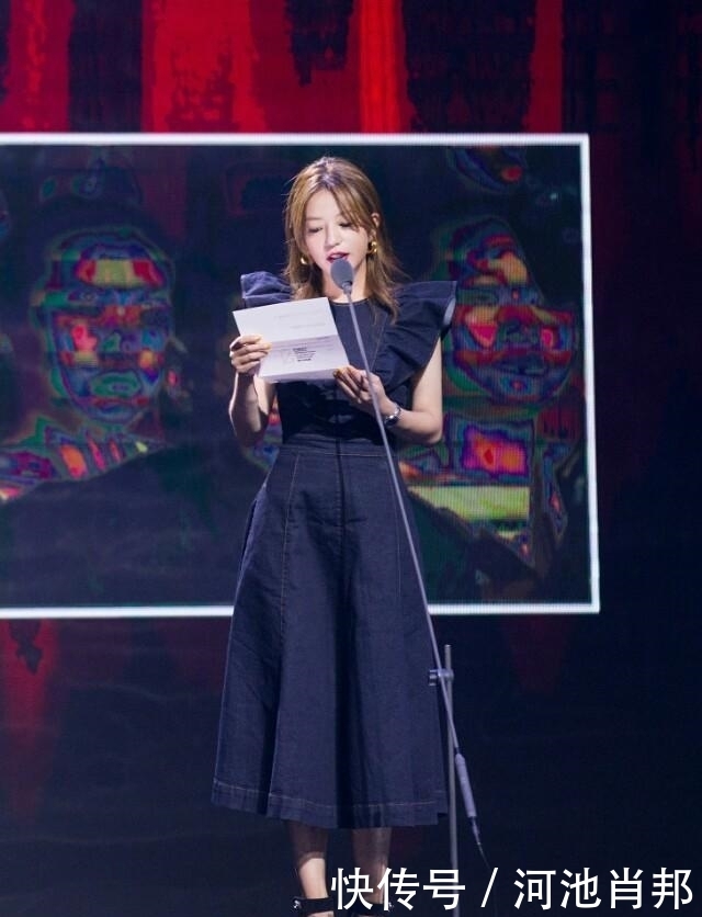 少女|42岁赵薇活动竟换少女风,穿红色纱裙配涂鸦帆布鞋,依旧少女样