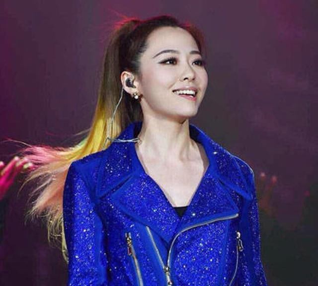  翻车|同是《中国新说唱》女导师，为什么邓紫棋受赞誉，张靓颖却翻车？