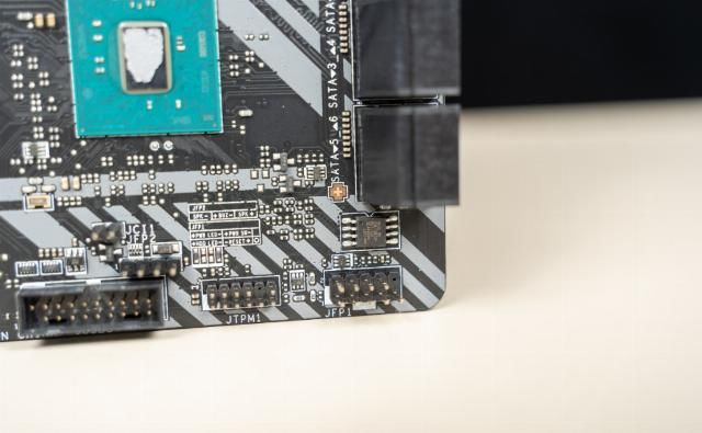 尤为|综合实力出众,供电尤为出彩、微星B460M迫击炮主板 深度评测