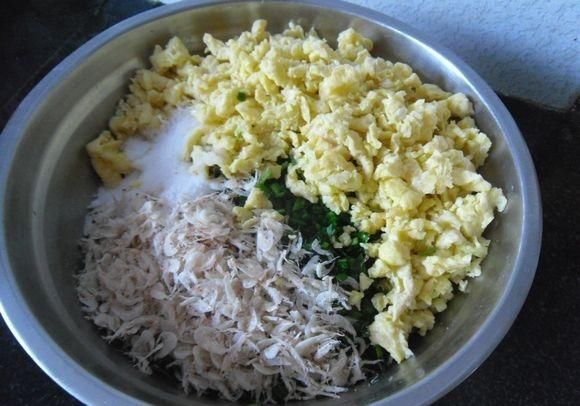  鸡蛋|这才是韭菜盒子正确做法，皮薄馅大，香味浓郁，一次8个不够吃