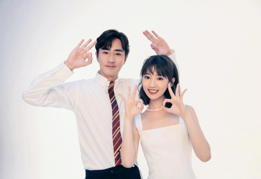  合体|《三十而已》收官！杨玏毛晓彤晒合体自拍，最萌身高差CP感十足