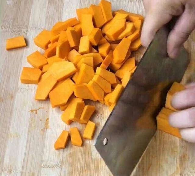 南瓜馅的小|早餐新吃法,不发面不擀面,只需一个保鲜袋,孩子吃到停不下来嘴