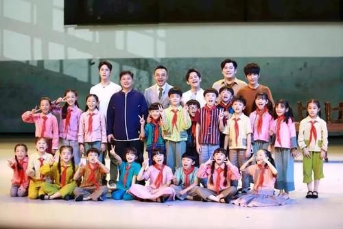 真实|聚齐谷智鑫、凯丽、何炅、万茜等大腕的剧，却没有一个明星光环