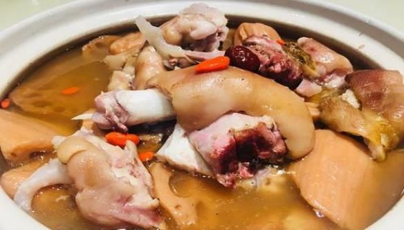  少许|家常菜推荐：猪蹄瓜菇汤、仔姜爆鸭腿、莲藕枸杞猪脚汤的做法