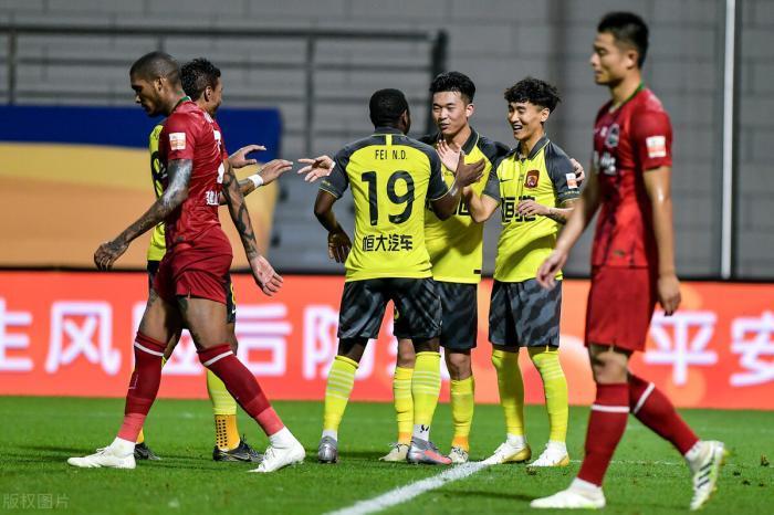  风范|恒大喜迎新孔卡上位！传接球颇具大师风范，成功解决球队中场短板