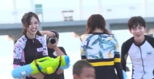  真实|吴宣仪录制综艺，节目组却忘记开滤镜，看到真实肤色：没看错吧