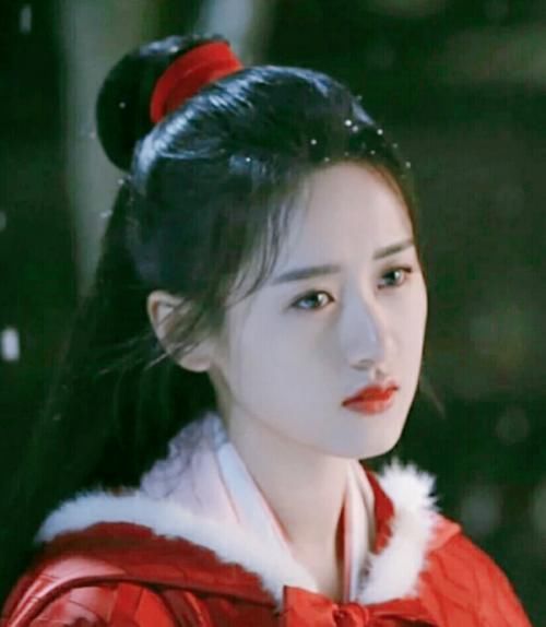  全身|怪不得袁冰妍拍戏总是半景照，镜头拉远看清全身，未修图腿型太真实