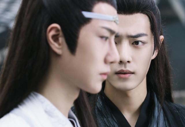  王一博|哪副面孔最帅？肖战票数居高不下，令牌存在感十足