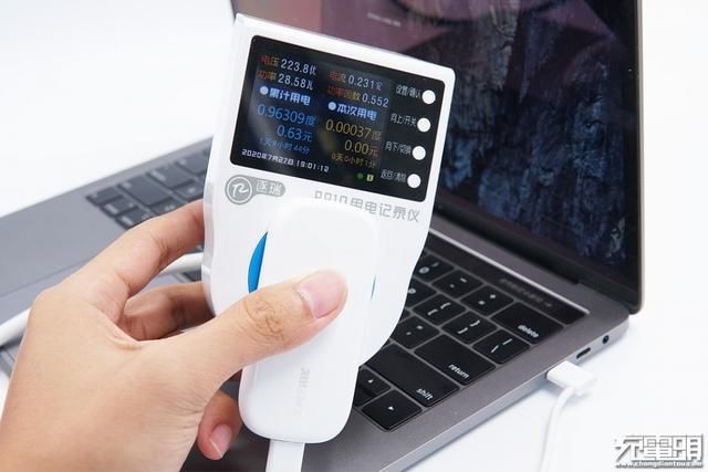  功率为8|小饼干能给什么设备用？OPPO 50W 超闪饼干充电器兼容性评测