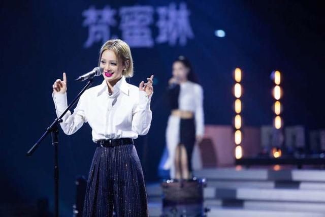 功夫|“姐姐”们玩乐器、耍功夫获赞 宁静:让50岁女性看到自己发光的地方