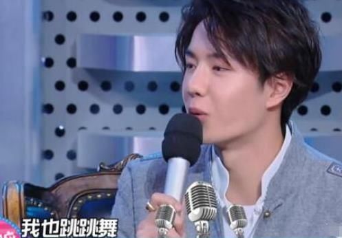  激烈|《快本》主持团纳新竞争激烈，空降女主持被群嘲，杨幂亲自上阵