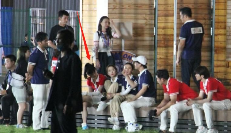  嘉宾|跑男8迎来腿最长嘉宾，baby蔡徐坤不敢和她同框，看清是谁：打扰了