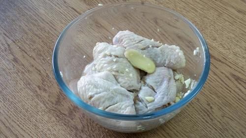 晚饭|晚饭3菜1汤，依然是家常的食材简单的做法，一家人吃得特别满足