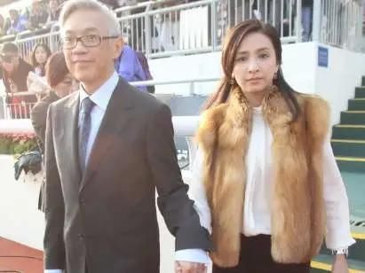  老公|她嫁百亿老公住8层豪宅，生了3个娃样子竟能保持30年不变