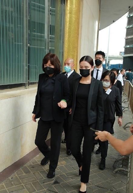 奢华|赌王三太被宠半年就被四太截胡?爱穿貂爱戴奢华珠宝,华贵藏不住