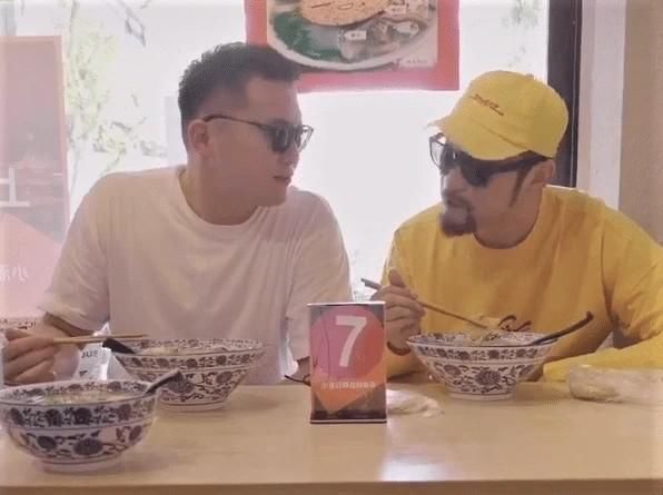 万圣|万圣伟近况:化身美食博主,仍不忘调侃杜锋