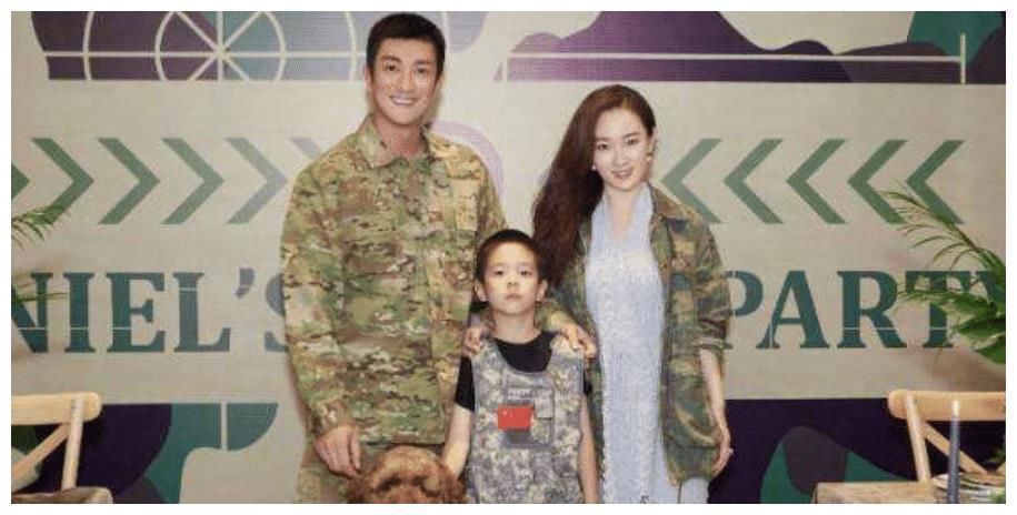  一家人|霍思燕为嗯哼庆生，一家人太有爱了，难怪嗯哼如此懂事!