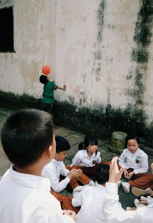  学校|“我的体育老师是个网红，但他上课很凶”