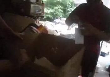  发现|万元电脑丢失急坏快递小哥，一查监控竟发现被人捡走当废品3元卖了