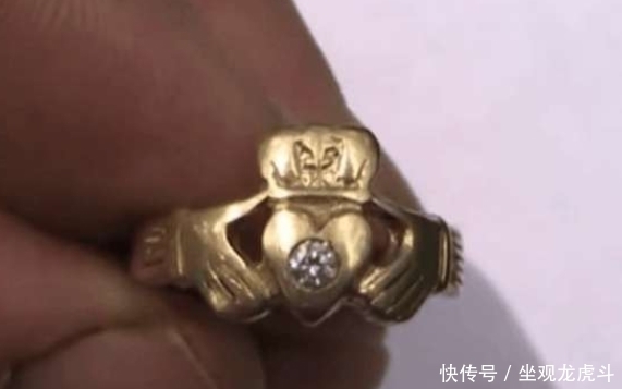 花生|男子给花生除草挖到一个箱子,打开后得到的东西把他给乐坏了