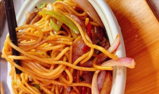 黑椒牛柳意面|想吃意面自己在家做,既好吃又省钱,面条根根有味又富有嚼劲