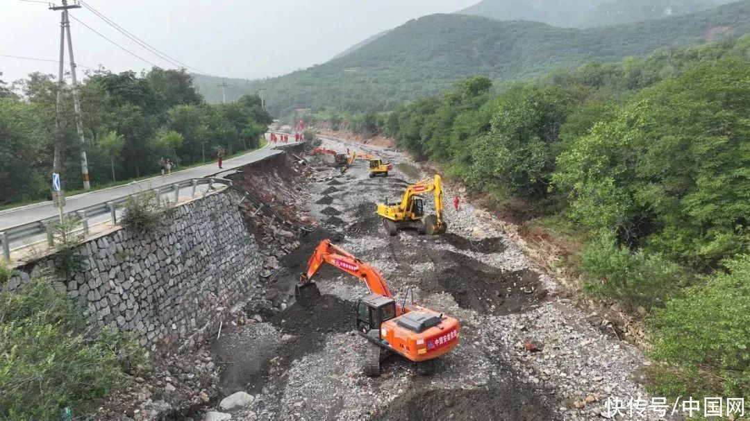 应急管理部工程救援专业力量出击 成功解除京津冀多处洪涝险情