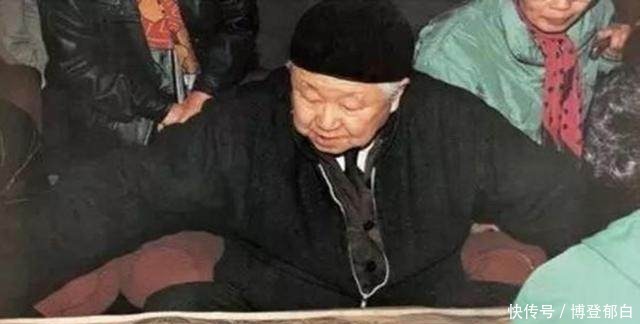 宝贝|老人有个皇帝赐予的宝贝,专家出一万块,老人转手卖了1800万