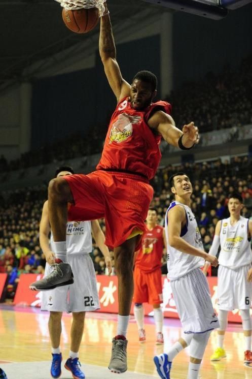  CBA|CBA最大牌外援，当年的麦迪什么水平？场均25分却12连败