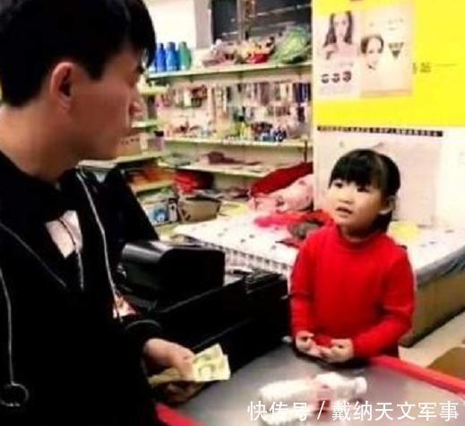 鼓起|女孩逛完超市，“肚子”鼓起被怀疑偷东西，店员检查后忍不住流泪