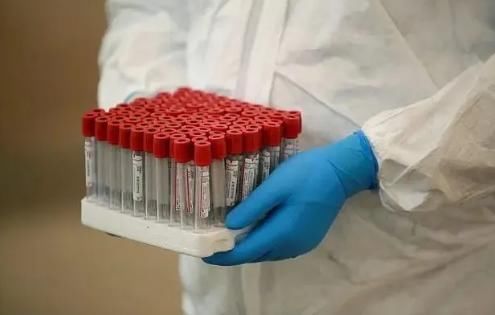  不翼而飞|实验室发布“生化危害警告”运载新冠病毒样本的货车被劫，大量病毒不翼而飞