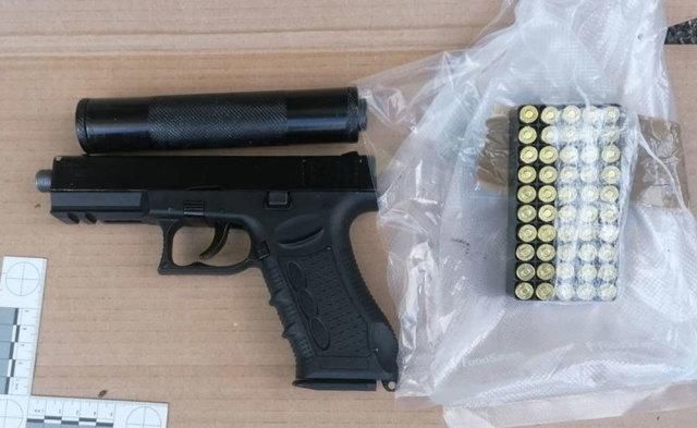  弹药|各国警方展示查获的非法自制枪械 疫情当前贼心不死 用铁管造黑枪