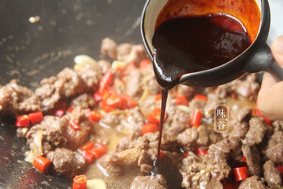  大厨|《中餐厅》赵丽颖亲自做小炒黄牛肉，获林大厨点赞，你学会了吗？