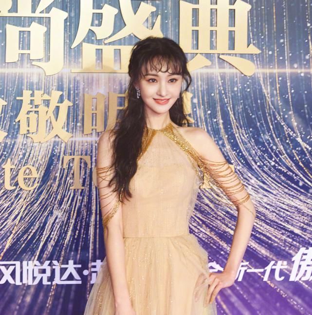 胎毛刘海|你是什么脸型就剪什么刘海，这5款刘海太显脸小了，堪比换头！