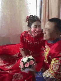  下嘴|搞笑GIF：这只是一个面具，哥们，你就放心下嘴吧！