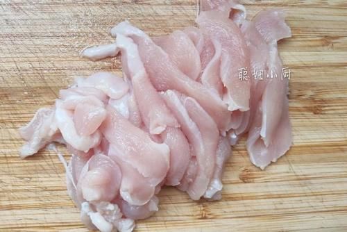  胸肉片|鸡胸肉这做法，不炸不煎，不放一滴油，营养低脂，美味又简单