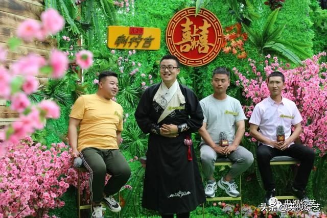 华尔兹|《喜上加喜》父亲在女儿相亲现场抱着扫帚跳华尔兹?