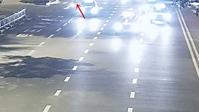  冯先生|柳州八一路突现隔离栏碎片致人受伤原来有人撞坏后跑了