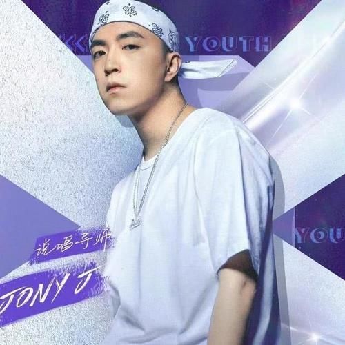 蔡徐坤|《青春有你2》嘉行选手出场,蔡徐坤cue了杨幂,引起了误会