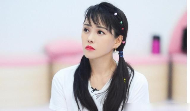  宁静|《乘风破浪的姐姐》伊能静除了年龄大，有什么优势能秒杀黄圣依？