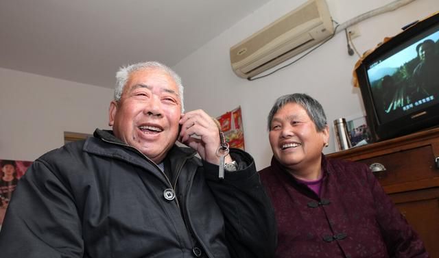 老伴儿|“爸，你老糊涂了，财产给二婚老伴儿不给我们？”老人：我很清醒