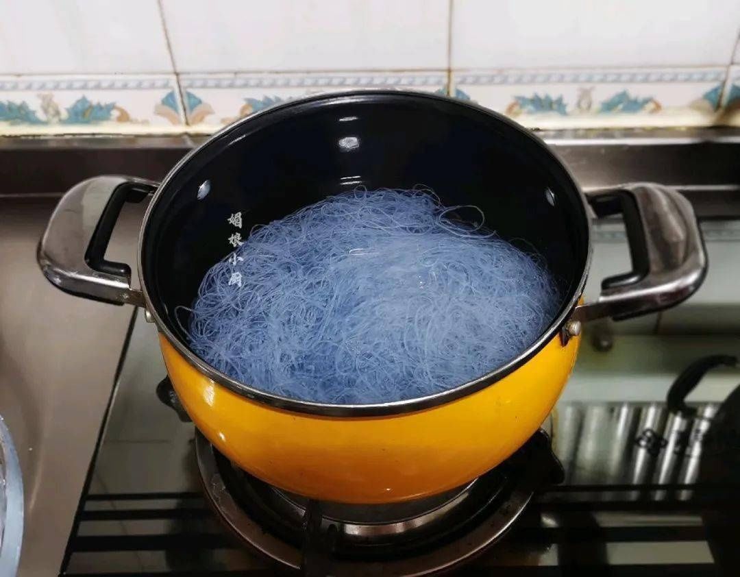 花椒|低脂的菠菜胡萝卜拌粉丝的做法，香辣开胃，口感Q弹！