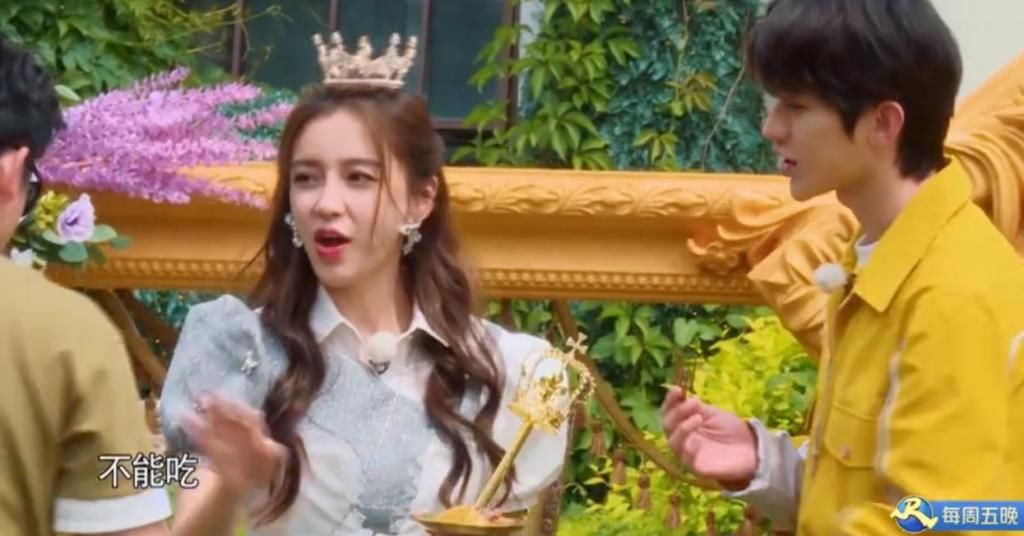  暴露|导演让baby喝“变态水”，郑恺的一个下意识动作，暴露两人真实关系！