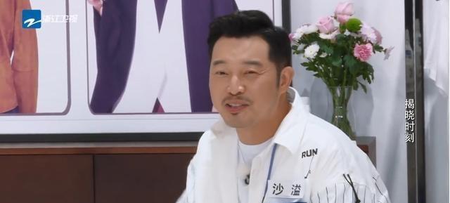 职业装|《奔跑吧》:沙溢为“闺女”程潇挑选衣服,嘲笑每个人